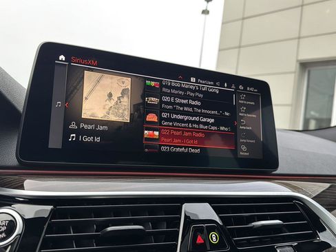 Used 2022 BMW 530i w/ Executive Package image 21