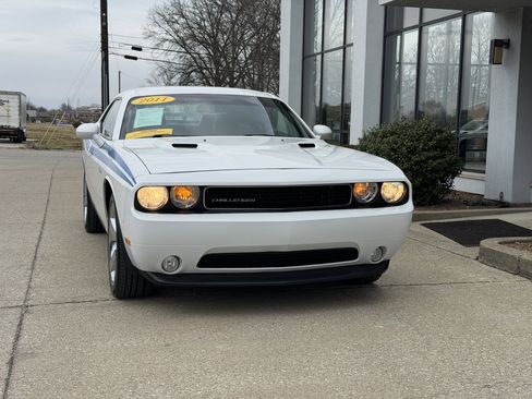 Used 2011 Dodge Challenger image 19
