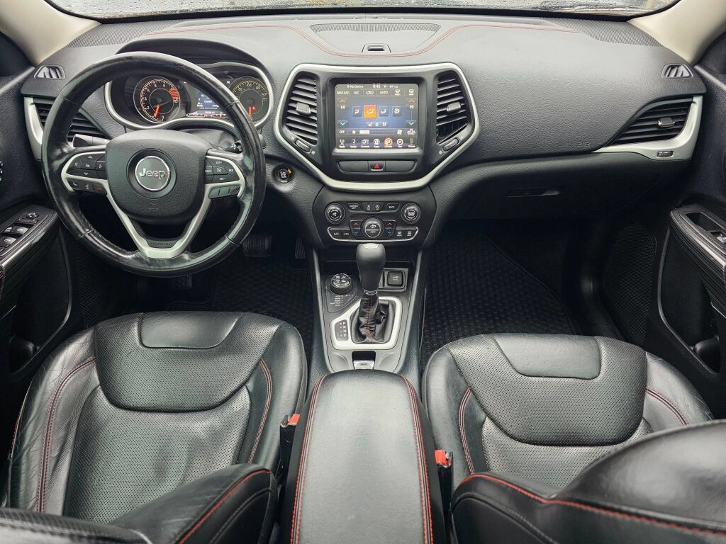 Used 2016 Jeep Cherokee Trailhawk w/ Leather Interior Group AWD/4WD image 19