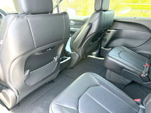 New 2026 Chrysler Pacifica Select image 24