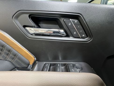 New 2025 GMC Canyon Denali w/ LPO, Denali Black Edition image 24