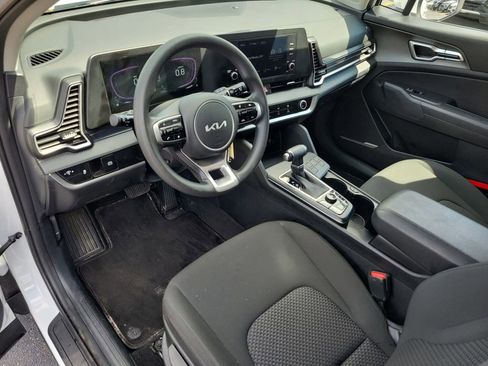 Used 2025 Kia Sportage LX FWD image 18