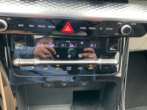 Used 2023 Kia Carnival SX Prestige image 10