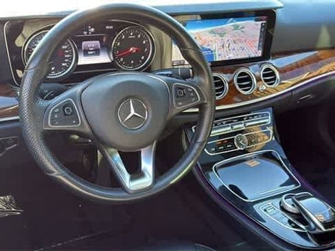 Used 2017 Mercedes-Benz E 300 4MATIC image 25