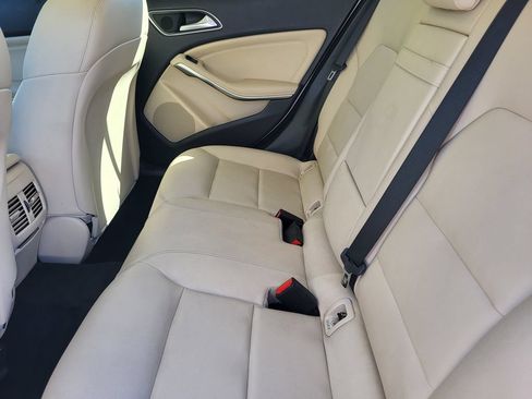 Used 2019 Mercedes-Benz GLA 250 4MATIC w/ Premium Package image 24