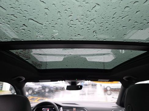 Certified 2023 Volkswagen Tiguan SE R-Line image 22