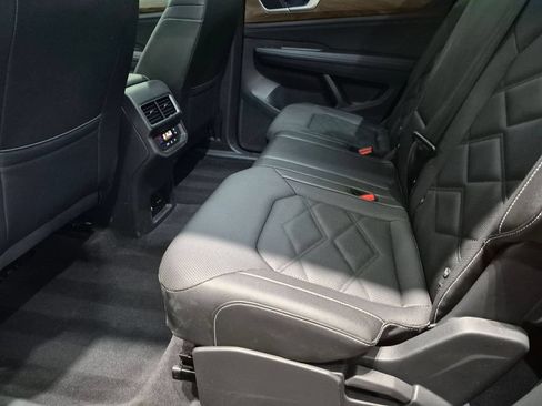 Used 2025 Volkswagen Atlas SE FWD image 22