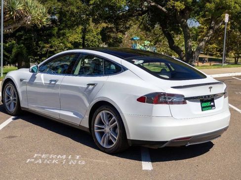 Used 2012 Tesla Model S Signature Performance image 8