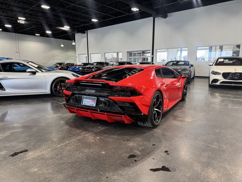 Used 2020 Lamborghini Huracan EVO image 3