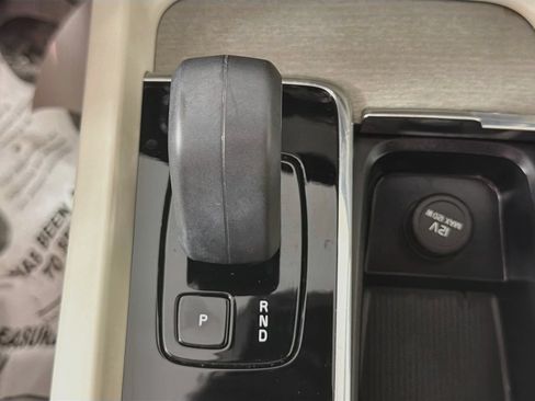 Certified 2024 Volvo XC60 B5 Plus AWD/4WD image 17