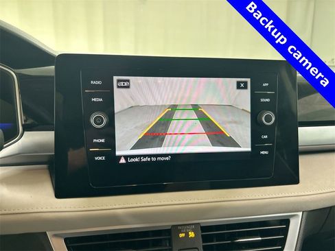 Certified 2025 Volkswagen Taos SE image 20