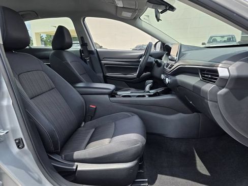 Used 2024 Nissan Altima 2.5 SV FWD image 25