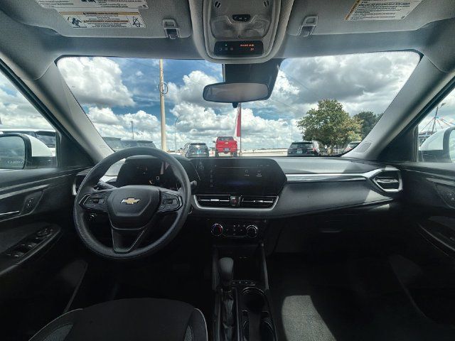 Used 2025 Chevrolet TrailBlazer LT AWD/4WD image 19