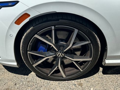 Used 2022 Volkswagen Golf R AWD/4WD image 4
