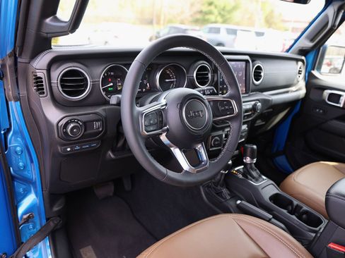 Used 2023 Jeep Wrangler Unlimited Sahara AWD/4WD image 18