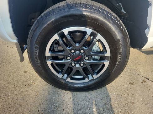 Certified 2025 Toyota Tacoma TRD Sport image 27