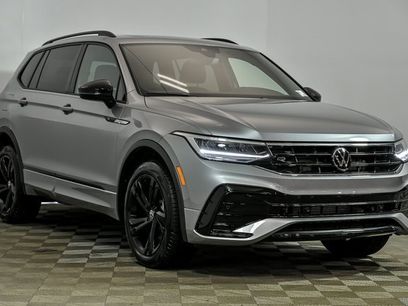Certified 2024 Volkswagen Tiguan SE R-Line