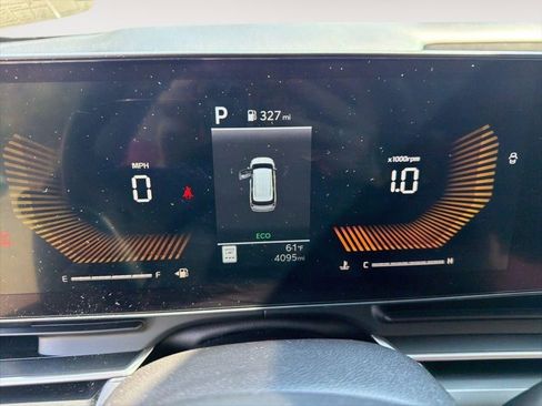 Certified 2025 Kia Carnival FWD image 14