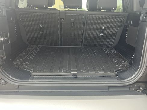 Used 2025 Land Rover Defender 110 S image 27