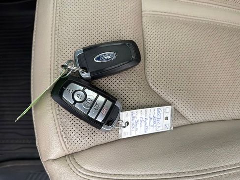 Used 2022 Ford Expedition Max Limited image 34