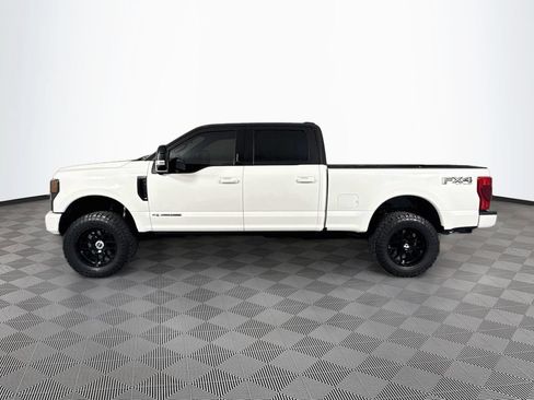 Used 2022 Ford F350 Lariat w/ Black Appearance Package AWD/4WD image 4