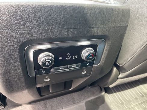 Used 2023 GMC Yukon XL SLT w/ SLT Luxury Package AWD/4WD image 21