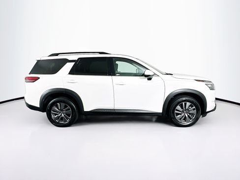 Used 2025 Nissan Pathfinder SV FWD image 10