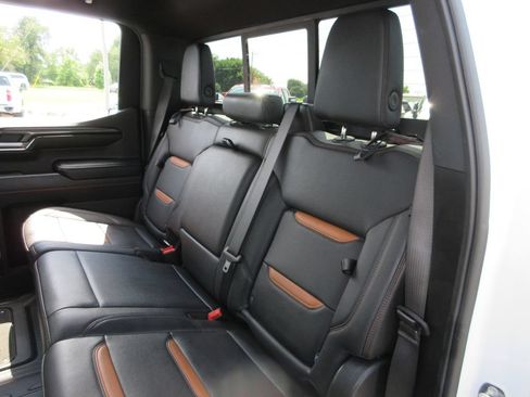 Used 2024 GMC Sierra 1500 AT4 w/ Technology Package AWD/4WD image 24