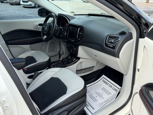 Used 2018 Jeep Compass Limited w/ Navigation Group AWD/4WD image 27