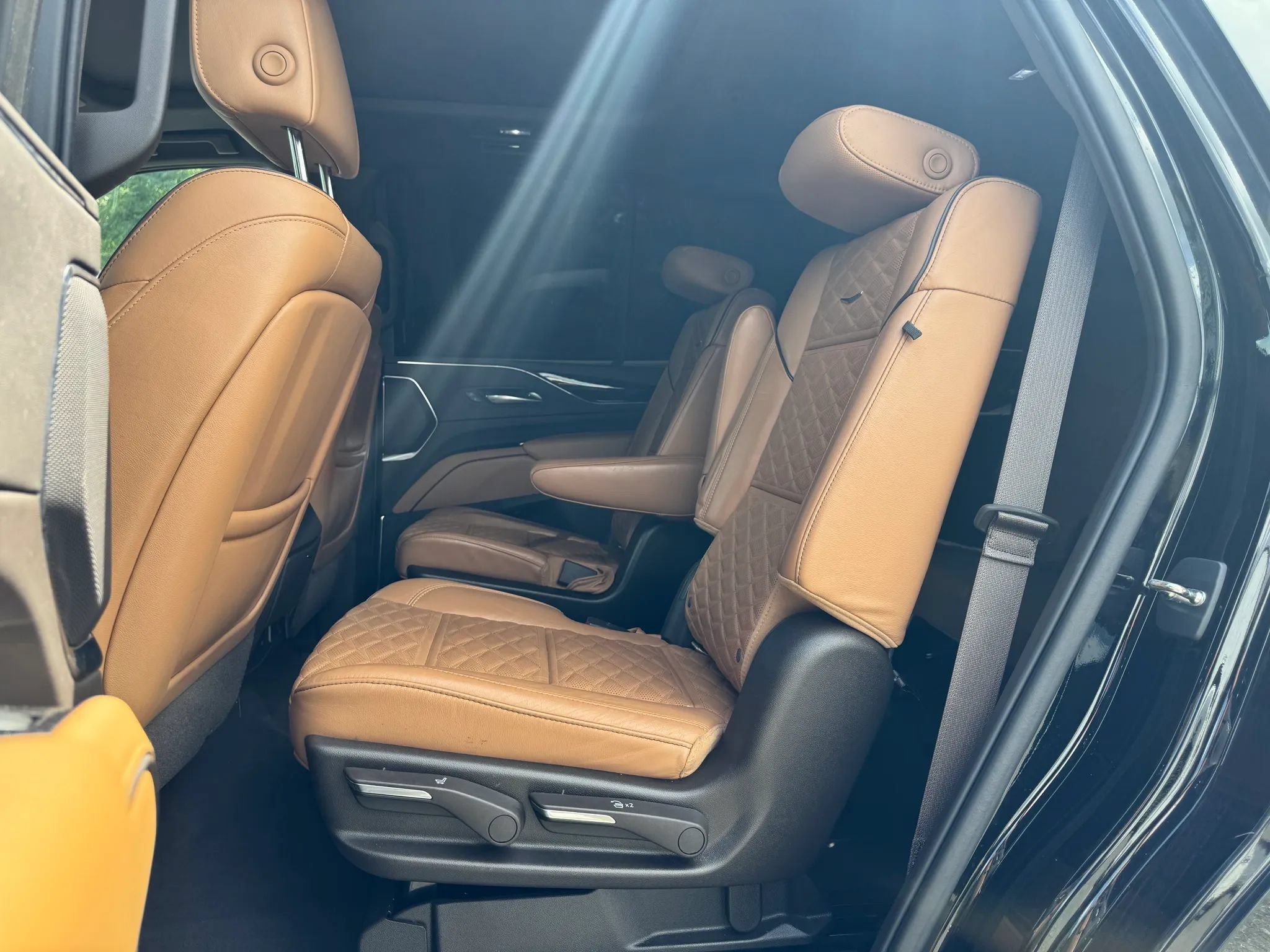 Used 2021 Cadillac Escalade Sport w/ Driver Assist Tech Package AWD/4WD image 19