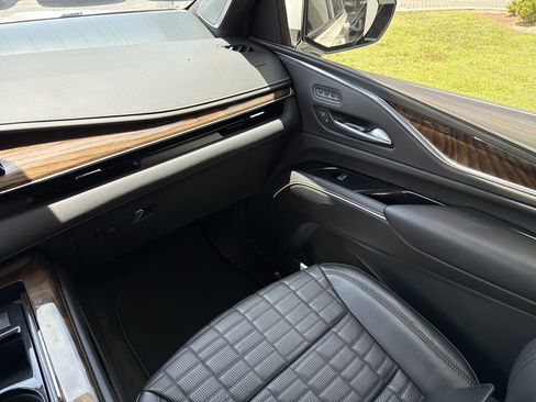 Used 2023 Cadillac Escalade Sport Platinum w/ LPO, ONYX Package AWD/4WD image 19