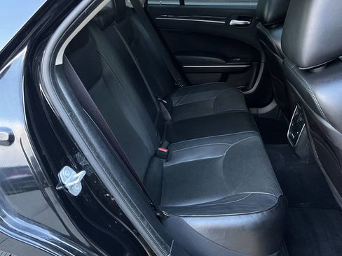 Used 2019 Chrysler 300 Limited w/ Safetytec Plus Group image 19