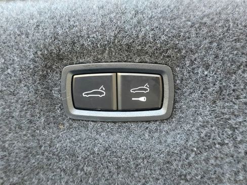 Used 2020 Porsche Taycan Turbo image 75