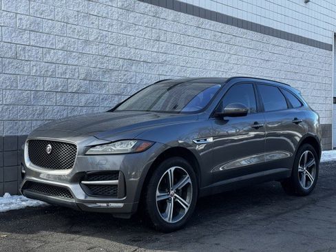 Used 2017 Jaguar F-PACE R-Sport image 13