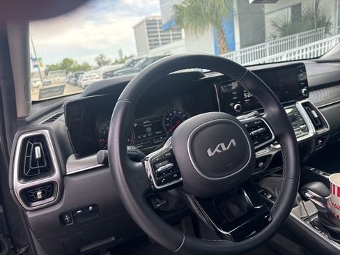 Used 2022 Kia Sorento S w/ Panoramic Sunroof Package FWD image 12