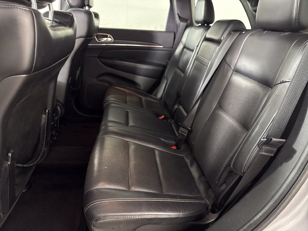 Used 2016 Jeep Grand Cherokee Limited w/ Luxury Group II RWD image 12