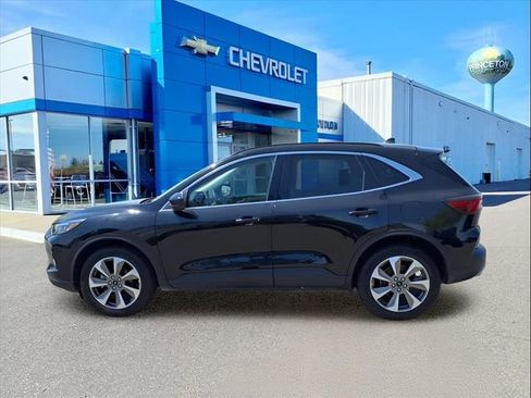 Used 2023 Ford Escape Platinum image 7