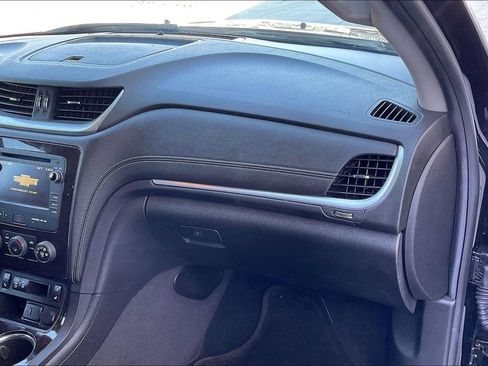 Used 2017 Chevrolet Traverse LT w/ Style and Technology Package image 16