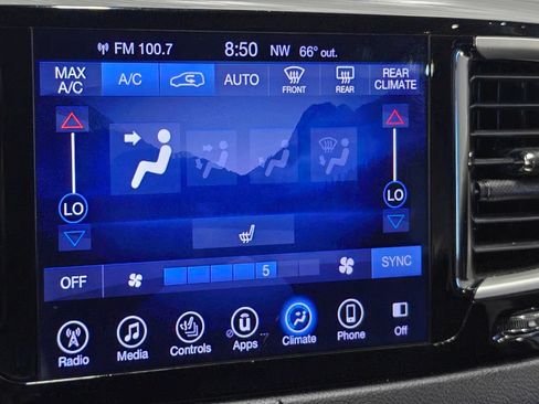 Used 2017 Chrysler Pacifica Touring-L FWD image 41