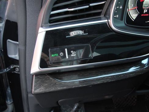 Used 2021 Audi Q8 Prestige w/ Prestige Package image 34