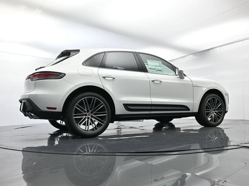 Certified 2025 Porsche Macan AWD/4WD image 50