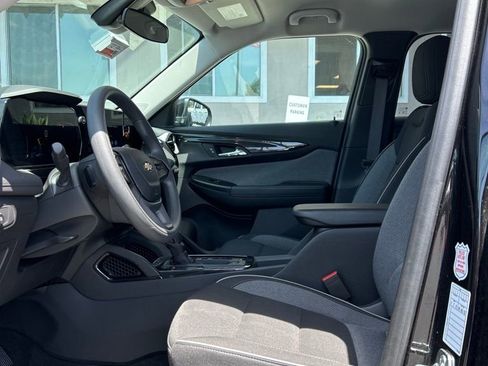 Used 2025 Chevrolet TrailBlazer LT AWD/4WD image 8