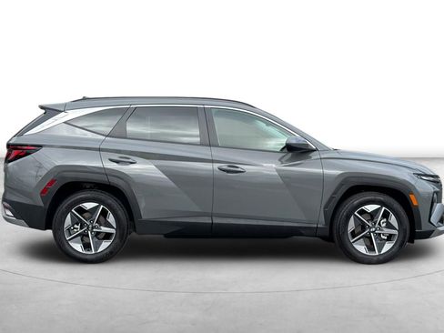 Certified 2025 Hyundai Tucson SEL image 9