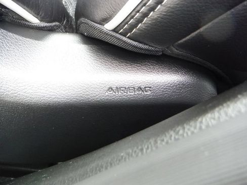 Used 2026 RAM 1500 Laramie AWD/4WD image 22