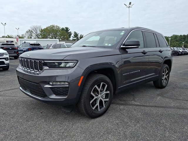 Certified 2024 Jeep Grand Cherokee Limited AWD/4WD image 3