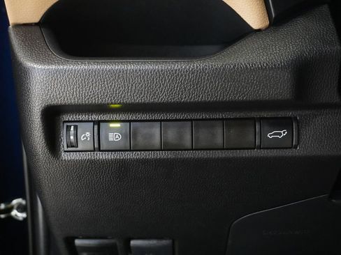 Used 2025 Toyota RAV4 XLE Premium image 20