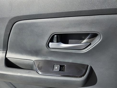 New 2026 Nissan Kicks SR image 7