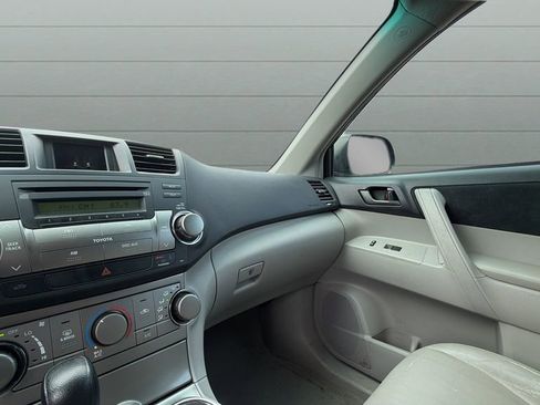 Used 2010 Toyota Highlander 4WD image 18