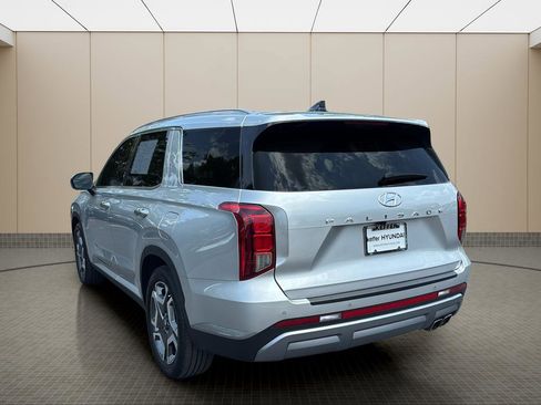 Used 2024 Hyundai Palisade SEL FWD image 3
