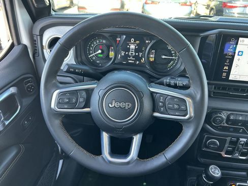 Used 2024 Jeep Wrangler Unlimited Sahara AWD/4WD image 24